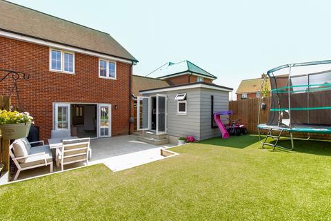 3 bedroom semi-detached house for sale, Rushbrook Avenue, Wickford SS11