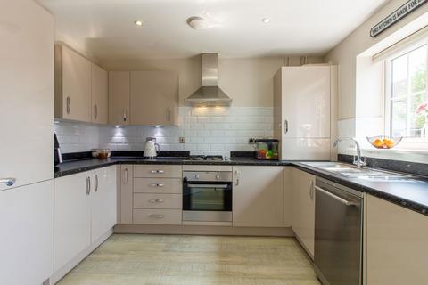 3 bedroom semi-detached house for sale, Rushbrook Avenue, Wickford SS11