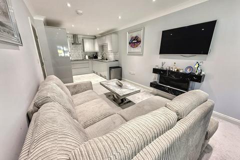 2 bedroom flat for sale, Ferndown