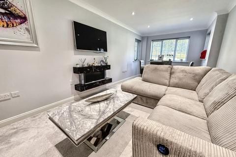 2 bedroom flat for sale, Ferndown