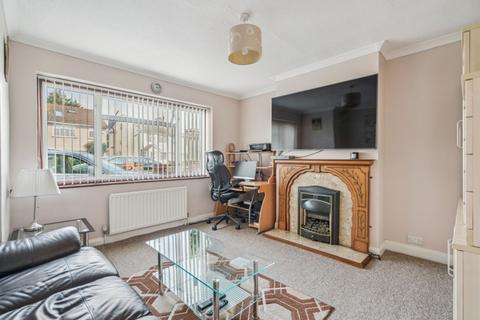 31 Derwent Drive, Hayes, UB4 8DR