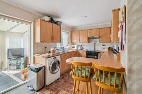 31 Derwent Drive, Hayes, UB4 8DR