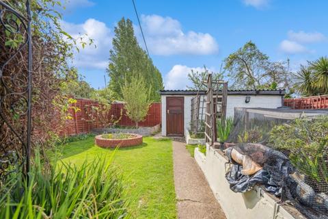 31 Derwent Drive, Hayes, UB4 8DR