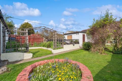 31 Derwent Drive, Hayes, UB4 8DR