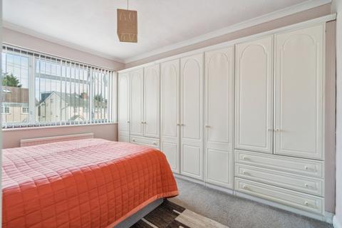 31 Derwent Drive, Hayes, UB4 8DR