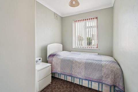 31 Derwent Drive, Hayes, UB4 8DR