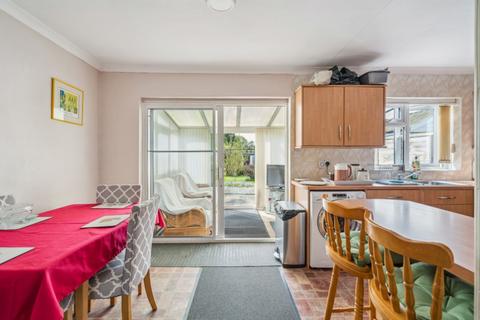 31 Derwent Drive, Hayes, UB4 8DR