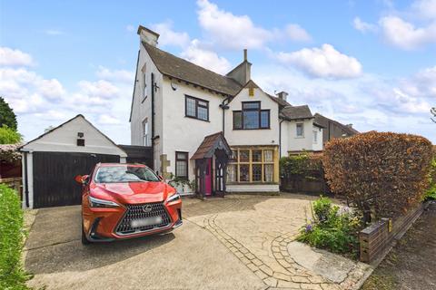 9 King Edwards Avenue, Gloucester, GL1 5DA