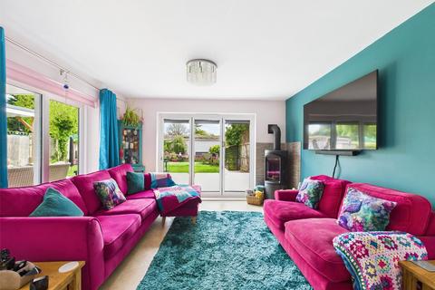 9 King Edwards Avenue, Gloucester, GL1 5DA