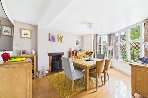 9 King Edwards Avenue, Gloucester, GL1 5DA