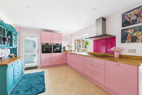 9 King Edwards Avenue, Gloucester, GL1 5DA