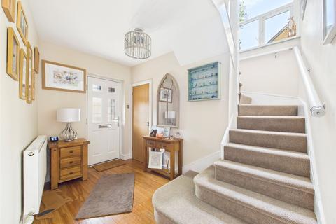 9 King Edwards Avenue, Gloucester, GL1 5DA