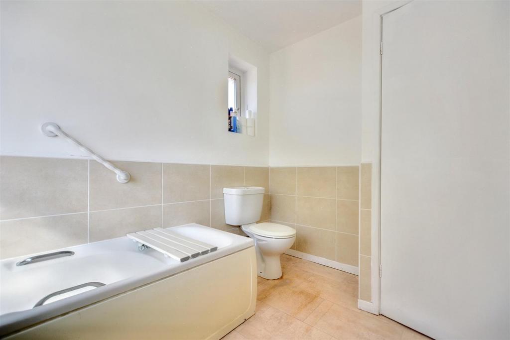 Bathroom 2.jpeg