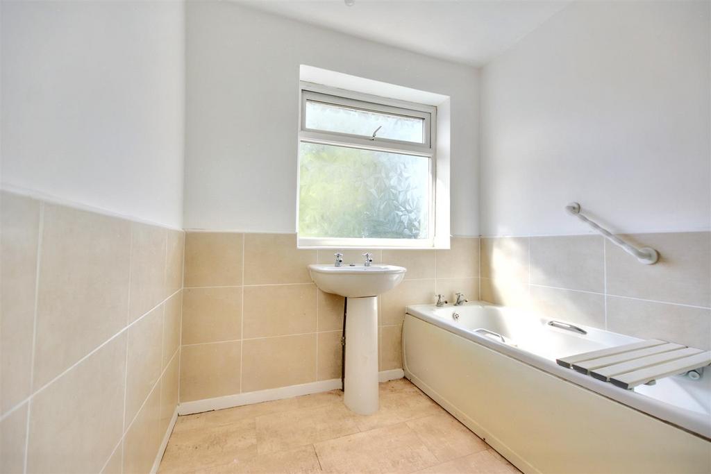 Bathroom 1.jpeg