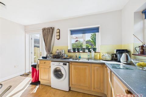 4 Foxwood Drive, Wrexham, LL14 4JA