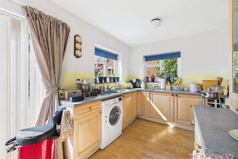 4 Foxwood Drive, Wrexham, LL14 4JA