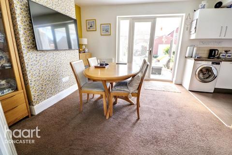 9 Oldfield Lane, Stainforth, Doncaster, DN7 5NF