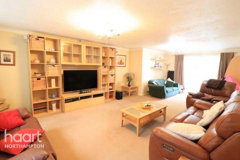 5 bedroom detached house for sale, Ixworth Close, Northampton