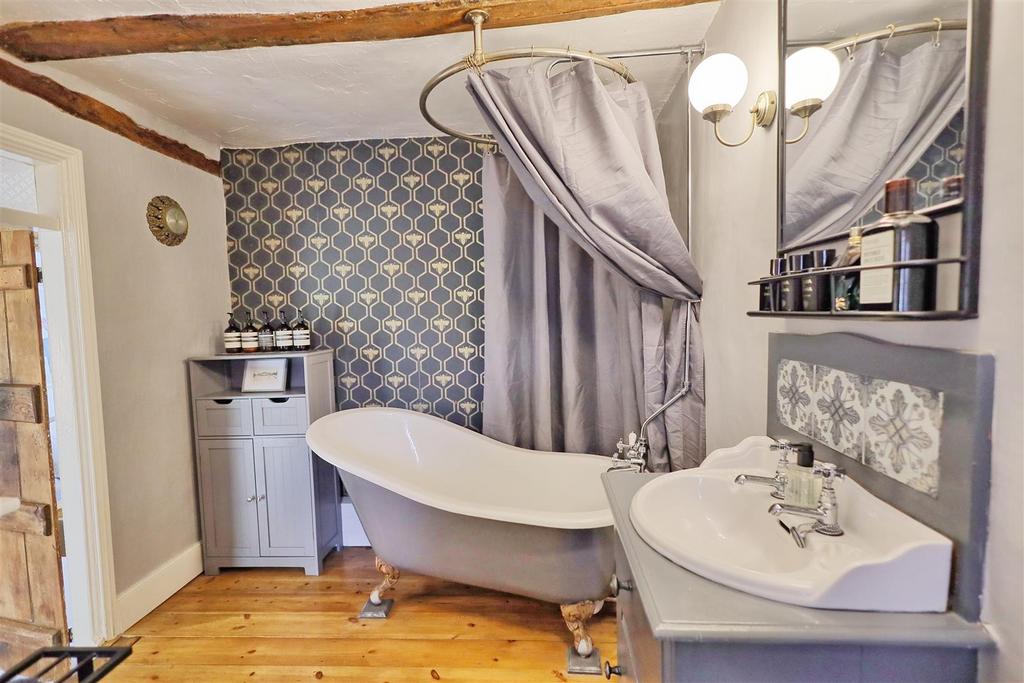 Victorian style bathroom