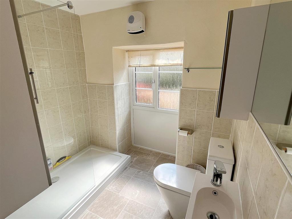 Shower Room 2.jpg