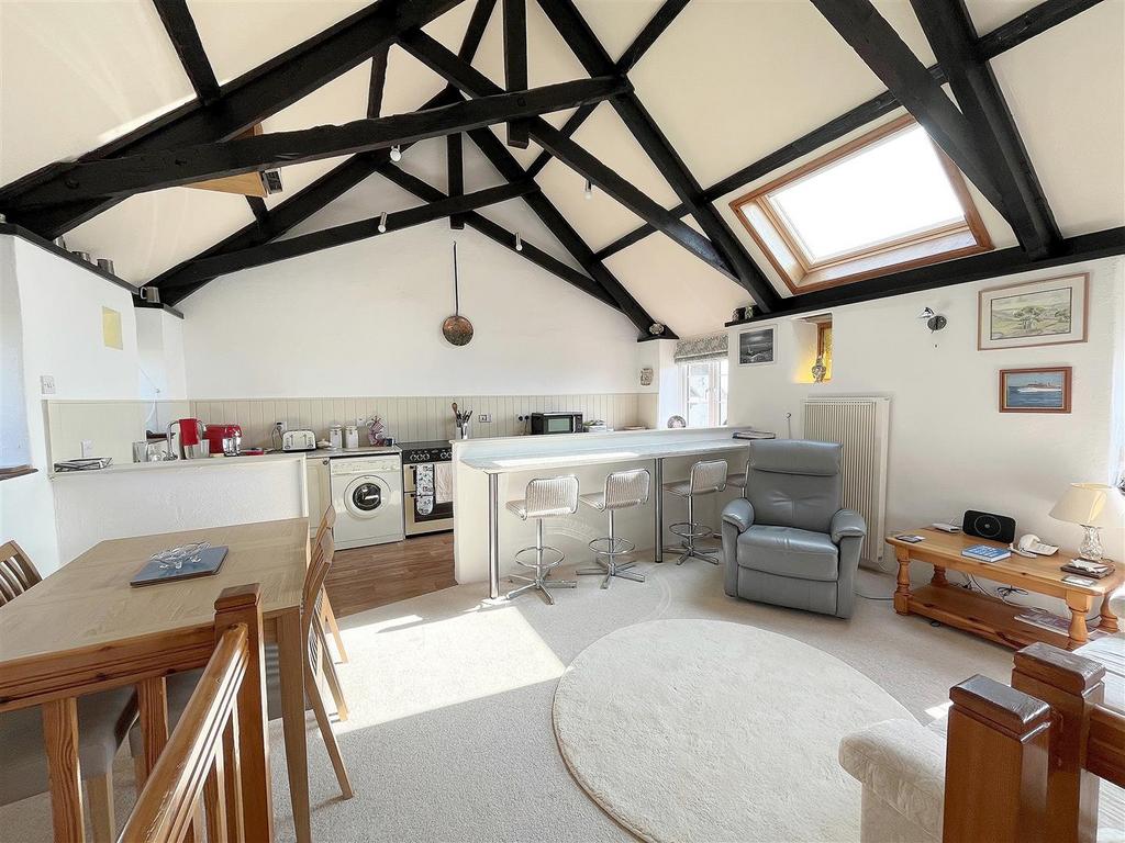 Kitchen Dining Area.jpg