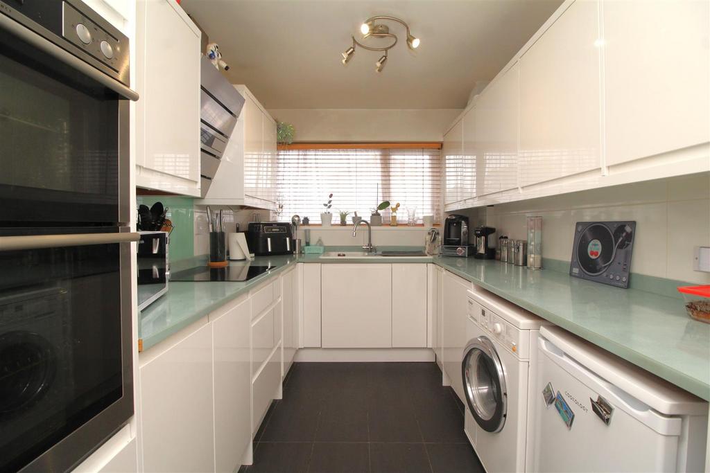 Kitchen 1.JPG