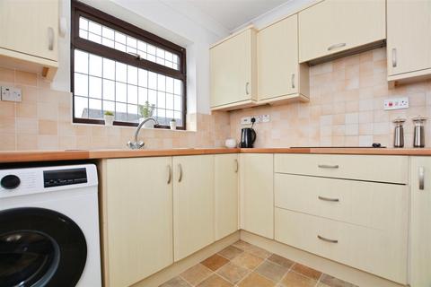 2 Hall View, Messingham, Scunthorpe, DN17 3TD