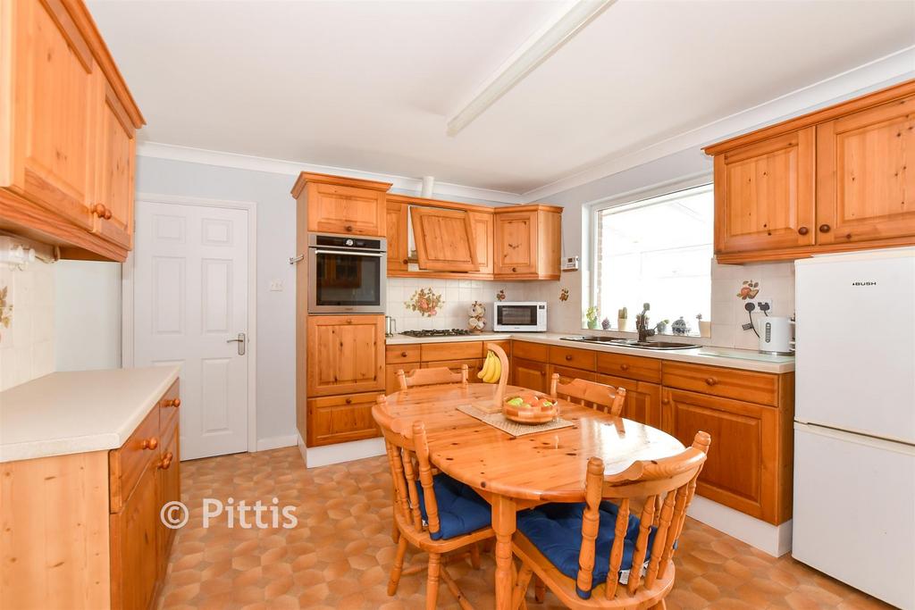 Kitchen/ Dining Room
