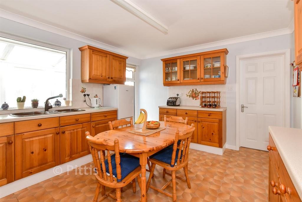 Kitchen/ Dining Room
