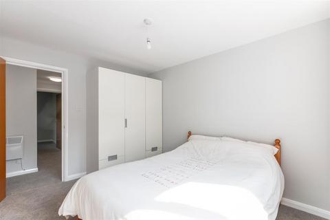 2 bedroom flat for sale, Rothesay Avenue, Wimbledon Chase SW20