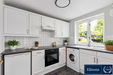 2 bedroom flat for sale, Rothesay Avenue, Wimbledon Chase SW20