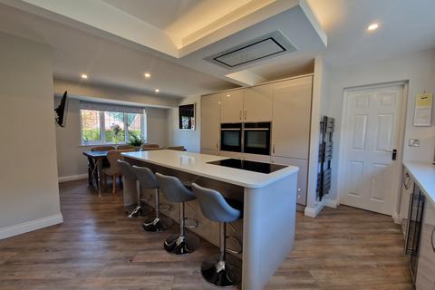 4 bedroom detached house for sale, 21 West Butts Road Rugeley, WS15 2SL