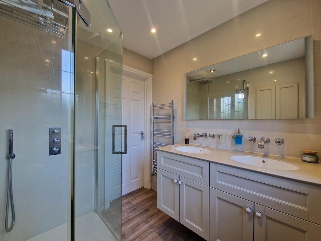 Master En-Suite