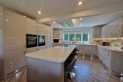 4 bedroom detached house for sale, 21 West Butts Road Rugeley, WS15 2SL