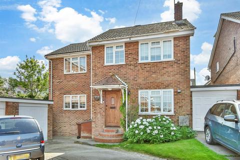 24 Church Close, Cliffe, Rochester, ME3 7UT