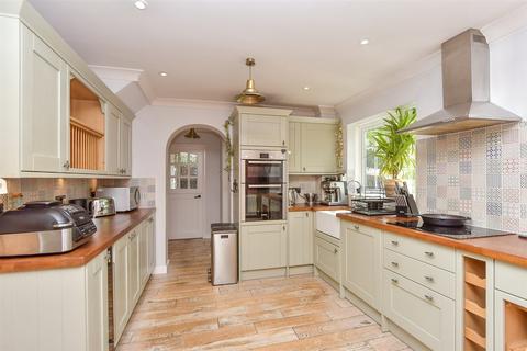 24 Church Close, Cliffe, Rochester, ME3 7UT