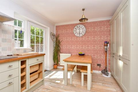 24 Church Close, Cliffe, Rochester, ME3 7UT