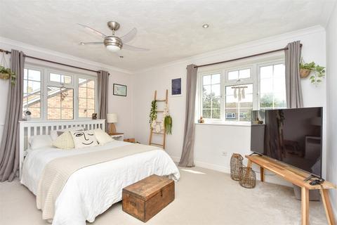 24 Church Close, Cliffe, Rochester, ME3 7UT