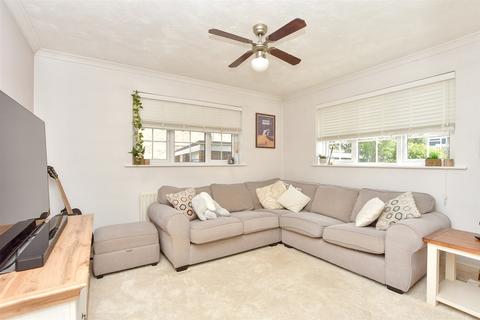 24 Church Close, Cliffe, Rochester, ME3 7UT