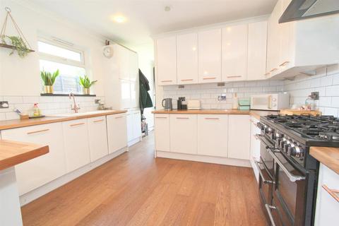 17 Shorts Road, Carshalton, SM5 2PB