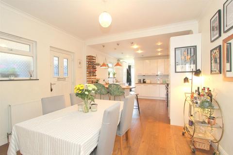 17 Shorts Road, Carshalton, SM5 2PB