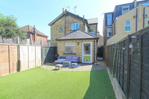 17 Shorts Road, Carshalton, SM5 2PB