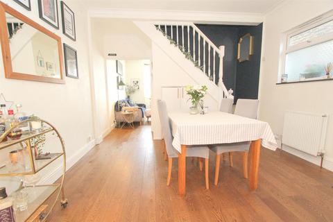 17 Shorts Road, Carshalton, SM5 2PB