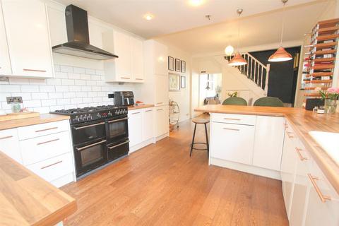 17 Shorts Road, Carshalton, SM5 2PB