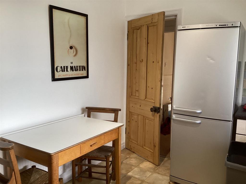 Kitchen 2.jpeg