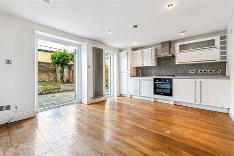 3 bedroom apartment to rent, Almeric Road, SW11