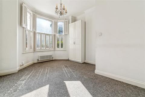 3 bedroom apartment to rent, Almeric Road, SW11