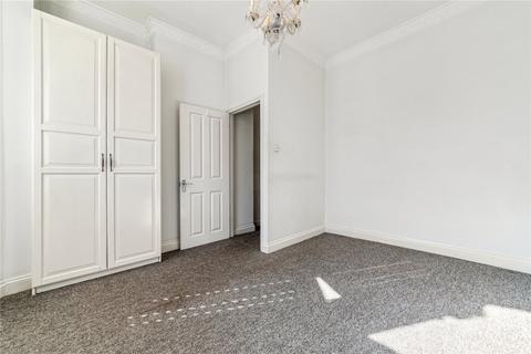 3 bedroom apartment to rent, Almeric Road, SW11