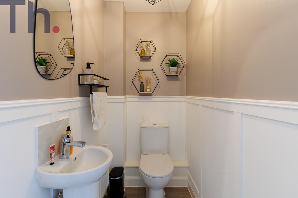 Downstairs Cloakroom WC