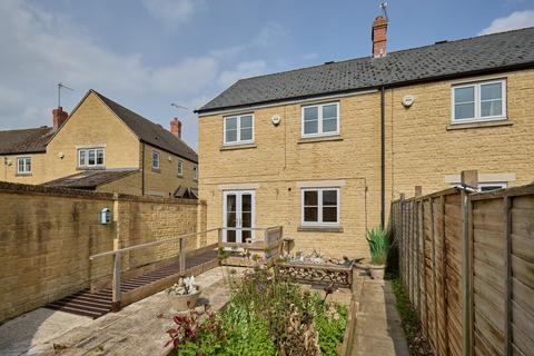 3 bedroom end of terrace house for sale, Pine Rise, Witney OX28